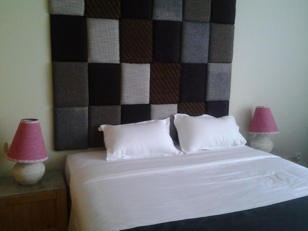 בנדונג Chara Hotel מראה חיצוני תמונה
