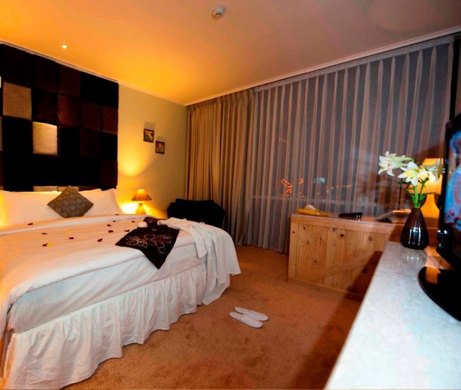 בנדונג Chara Hotel מראה חיצוני תמונה