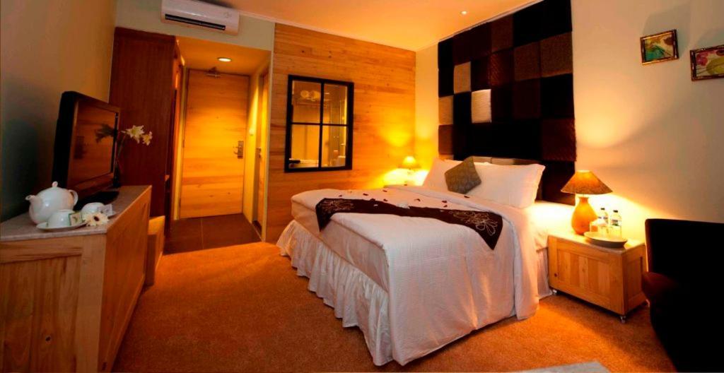 בנדונג Chara Hotel מראה חיצוני תמונה