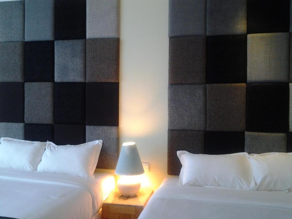 בנדונג Chara Hotel מראה חיצוני תמונה