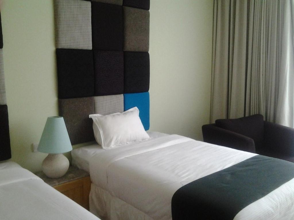 בנדונג Chara Hotel חדר תמונה