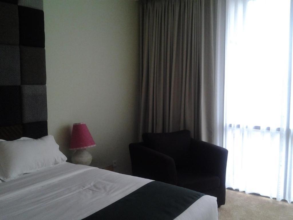 בנדונג Chara Hotel חדר תמונה