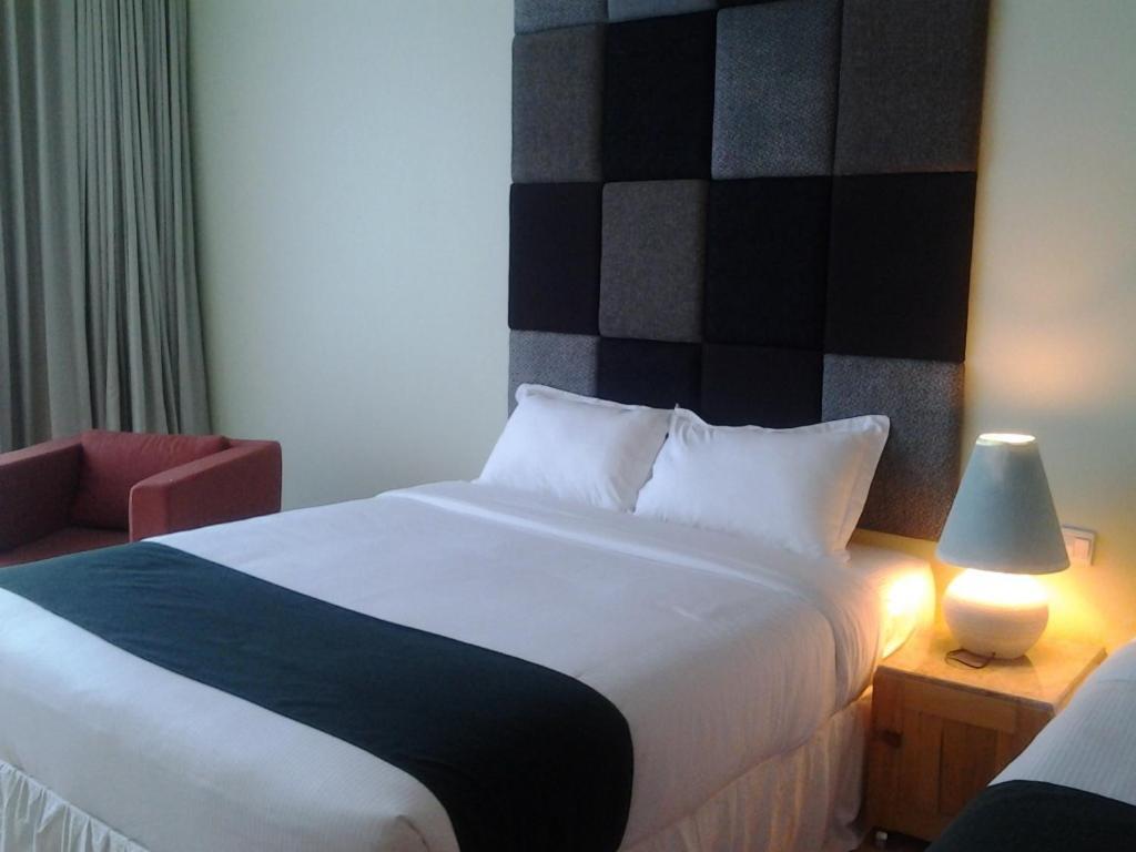 בנדונג Chara Hotel חדר תמונה