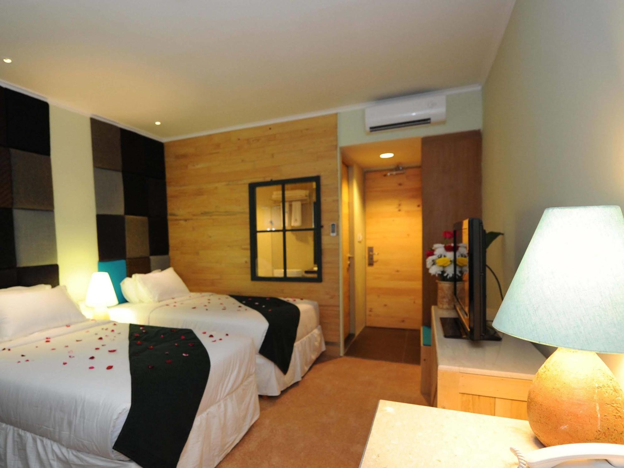 בנדונג Chara Hotel מראה חיצוני תמונה