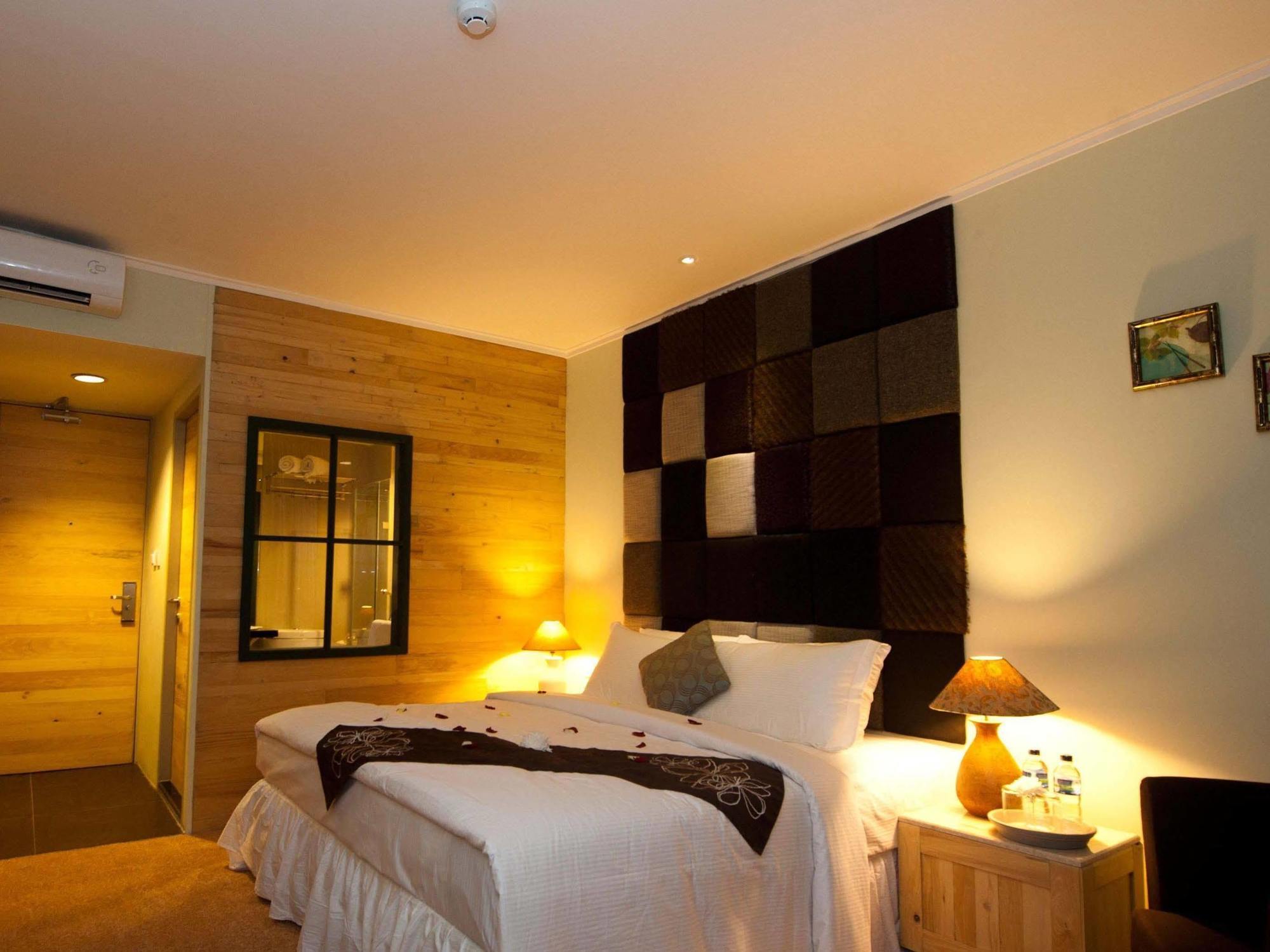 בנדונג Chara Hotel מראה חיצוני תמונה