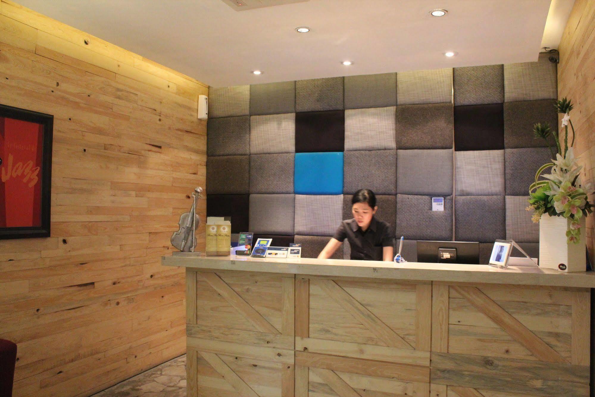 בנדונג Chara Hotel מראה חיצוני תמונה
