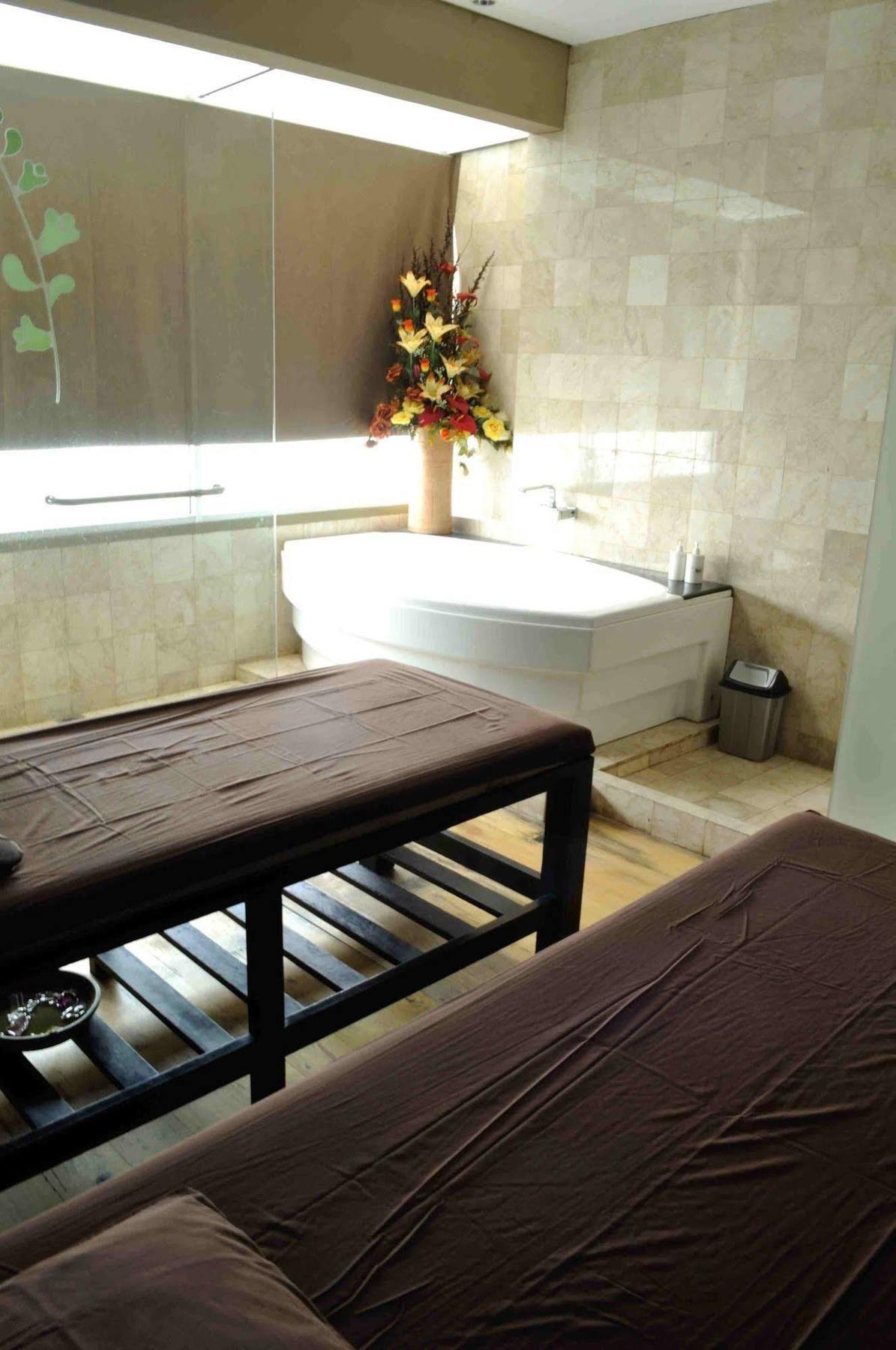 בנדונג Chara Hotel מראה חיצוני תמונה