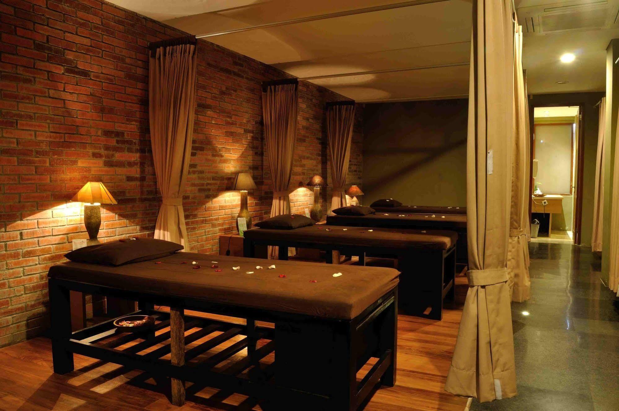 בנדונג Chara Hotel מראה חיצוני תמונה